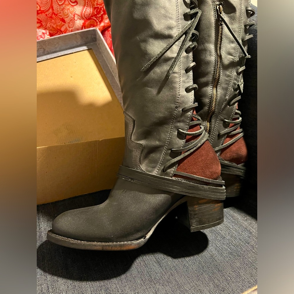 FREEBIRD Coal Boots Size 9